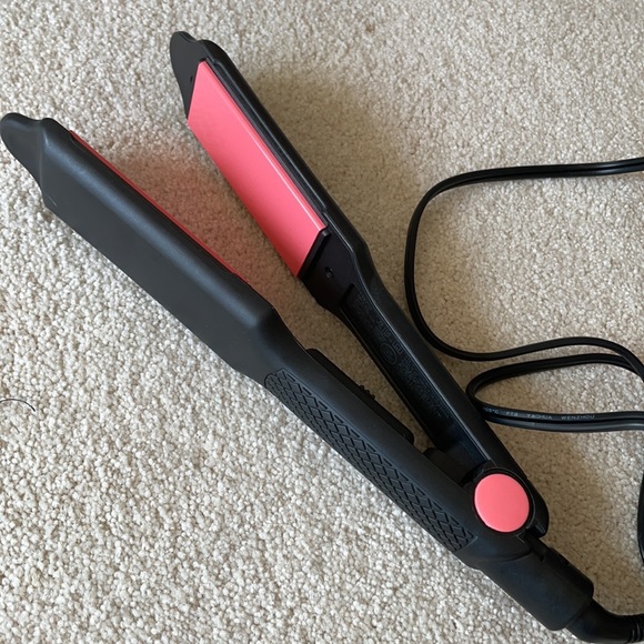 NWOB Remington flat iron hair straightener - Picture 3 of 6